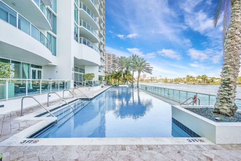 Condominio en venta en Aventura, Florida, 2 dormitorios, 276.2 m2 № 1176348 - foto 5