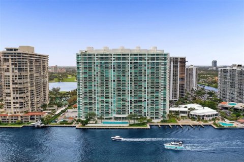 Condo in Aventura, Florida, 2 bedrooms  № 1176348 - photo 24