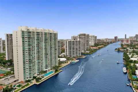 Condominio en venta en Aventura, Florida, 2 dormitorios, 276.2 m2 № 1176348 - foto 23