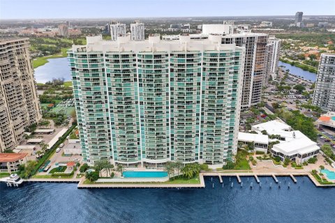 Condo in Aventura, Florida, 2 bedrooms  № 1176348 - photo 15