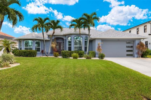 Villa ou maison à vendre à Cape Coral, Floride: 3 chambres, 183.95 m2 № 1322636 - photo 1