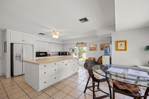 Copropriété à vendre à Punta Gorda, Floride: 2 chambres, 115.2 m2 № 1107816 - photo 29