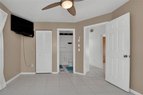 Casa en venta en Port Charlotte, Florida, 4 dormitorios, 211.35 m2 № 220505 - foto 19