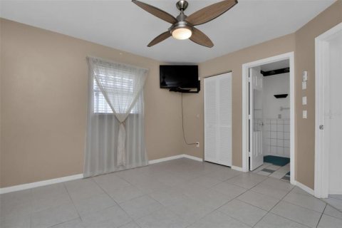 Casa en venta en Port Charlotte, Florida, 4 dormitorios, 211.35 m2 № 220505 - foto 18