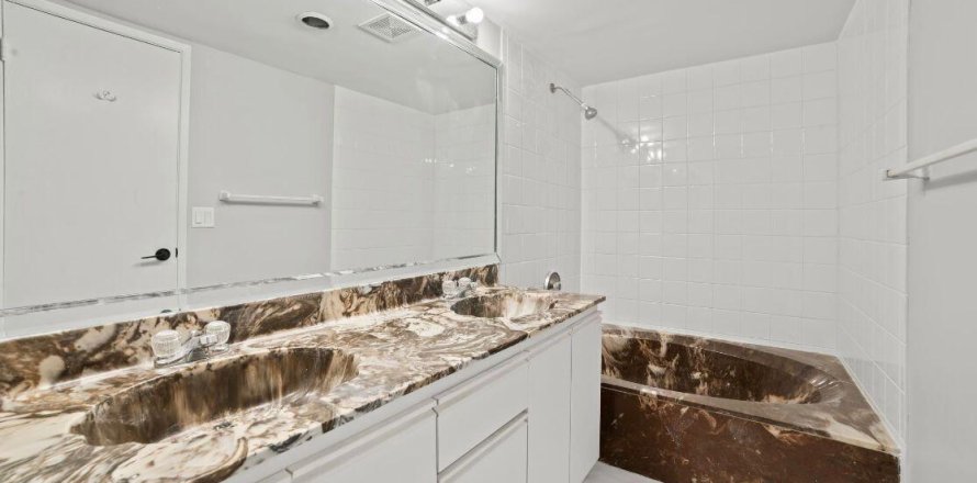 Condo in Aventura, Florida, 2 bedrooms  № 665419