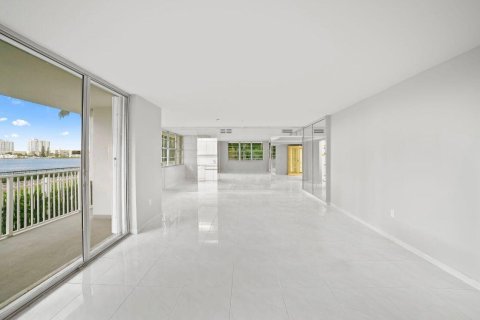 Copropriété à vendre à Aventura, Floride: 2 chambres, 157.28 m2 № 665419 - photo 10