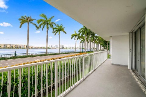 Copropriété à vendre à Aventura, Floride: 2 chambres, 157.28 m2 № 665419 - photo 12