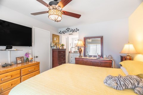 Condo in Stuart, Florida, 2 bedrooms  № 1186515 - photo 13