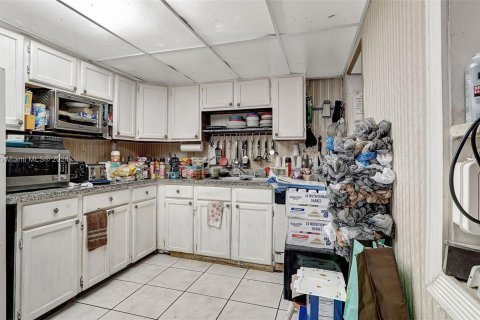 Casa en venta en Miami Gardens, Florida, 4 dormitorios, 244.15 m2 № 1224109 - foto 9