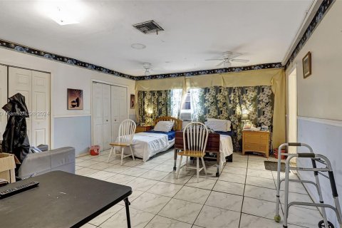 Casa en venta en Miami Gardens, Florida, 4 dormitorios, 244.15 m2 № 1224109 - foto 16