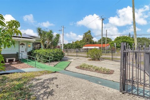 Villa ou maison à vendre à Miami Gardens, Floride: 4 chambres, 244.15 m2 № 1224109 - photo 1