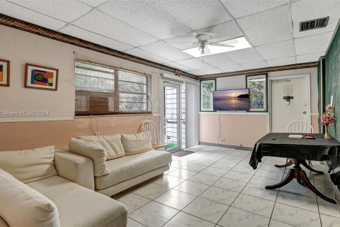 Villa ou maison à vendre à Miami Gardens, Floride: 4 chambres, 244.15 m2 № 1224109 - photo 15