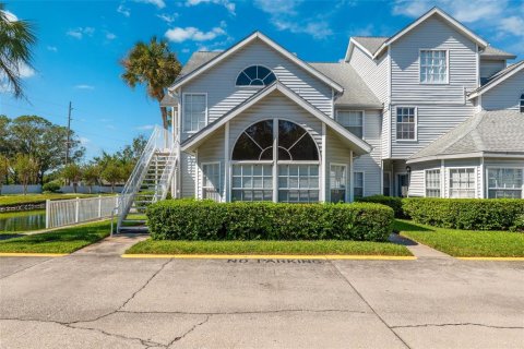 Condo in Tampa, Florida, 2 bedrooms  № 1421241 - photo 1