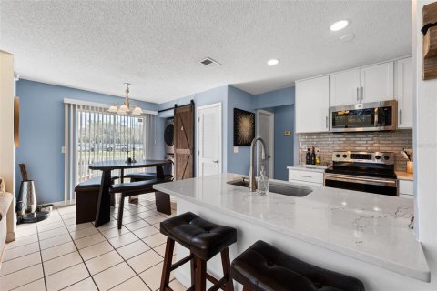 Condo in Tampa, Florida, 2 bedrooms  № 1421241 - photo 11