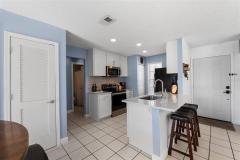 Condo in Tampa, Florida, 2 bedrooms  № 1421241 - photo 12