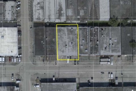 Commercial property in Hialeah, Florida № 869770 - photo 3