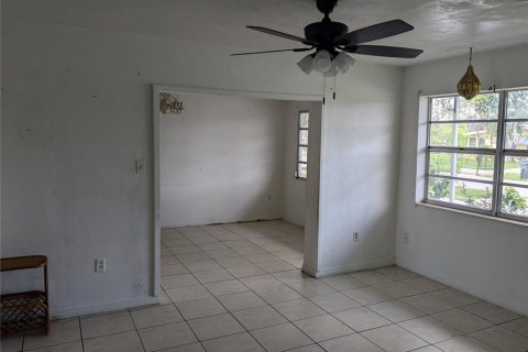 House in North Port, Florida 4 bedrooms, 169.08 sq.m. № 1392996 - photo 6