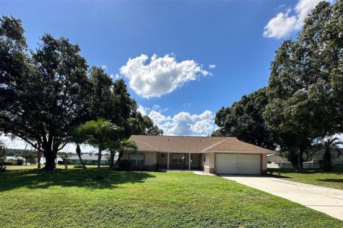 House in Clermont, Florida 3 bedrooms, 164.34 sq.m. № 1393444 - photo 1