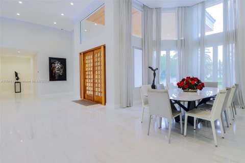 House in Weston, Florida 5 bedrooms, 616.5 sq.m. № 1324586 - photo 10