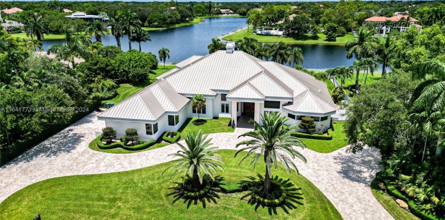 Villa ou maison à Weston, Floride 5 chambres, 616.5 m2 № 1324586