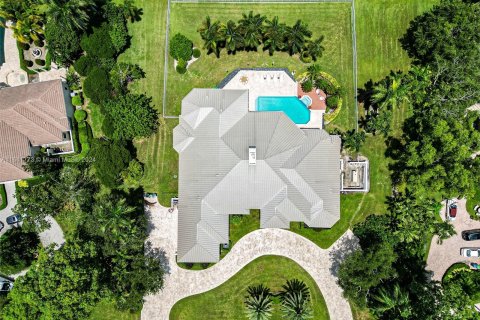 House in Weston, Florida 5 bedrooms, 616.5 sq.m. № 1324586 - photo 4