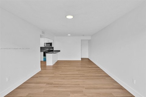 Condo in North Miami Beach, Florida, 2 bedrooms  № 1324592 - photo 22