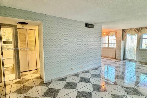 Condo in Sunny Isles Beach, Florida, 1 bedroom  № 1324590 - photo 22