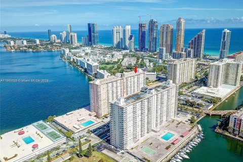 Condo in Sunny Isles Beach, Florida, 1 bedroom  № 1324590 - photo 1