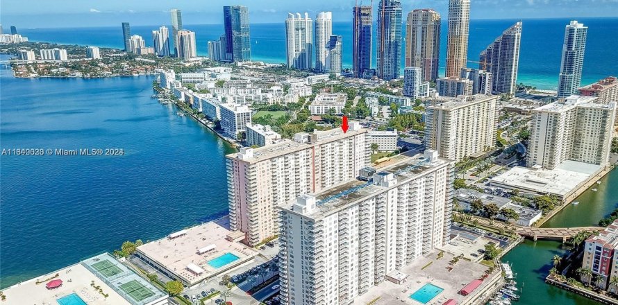 Condo in Sunny Isles Beach, Florida, 1 bedroom  № 1324590