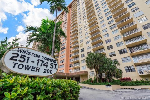 Condo in Sunny Isles Beach, Florida, 1 bedroom  № 1324590 - photo 18