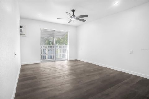 Condo in Bradenton, Florida, 1 bedroom  № 1381460 - photo 16