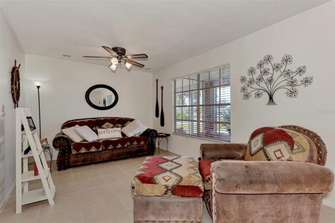 House in Port Charlotte, Florida 2 bedrooms, 117.99 sq.m. № 858883 - photo 8