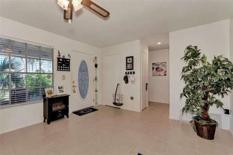 House in Port Charlotte, Florida 2 bedrooms, 117.99 sq.m. № 858883 - photo 7