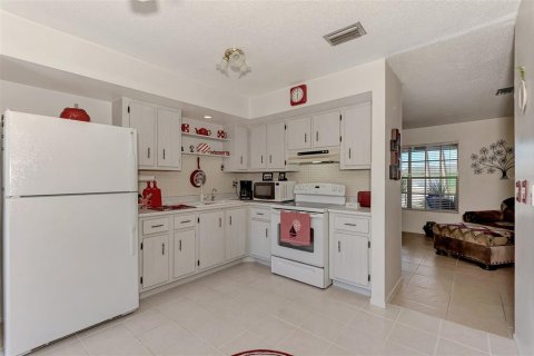 House in Port Charlotte, Florida 2 bedrooms, 117.99 sq.m. № 858883 - photo 13