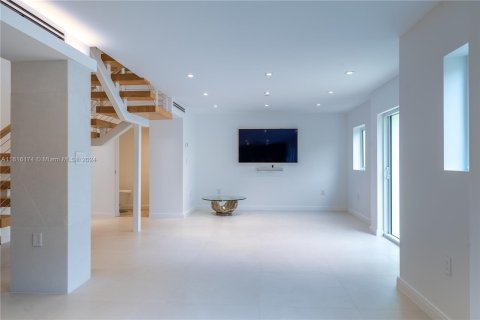 Condo in Miami Beach, Florida, 2 bedrooms  № 1238701 - photo 2