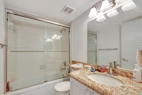 Condominio en venta en South Palm Beach, Florida, 2 dormitorios, 104.14 m2 № 1238372 - foto 19