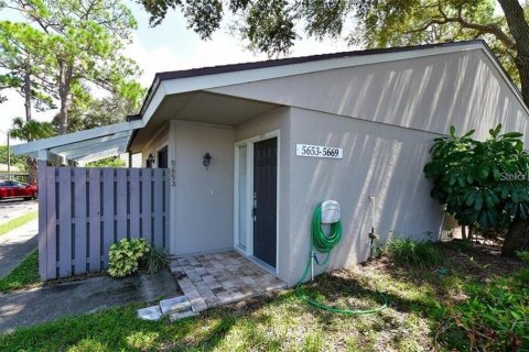 Copropriété à louer à Sarasota, Floride: 2 chambres, 102.19 m2 № 215800 - photo 3