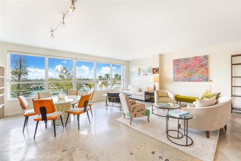 Copropriété à vendre à Miami Beach, Floride: 1 chambre, 119.19 m2 № 1271137 - photo 4