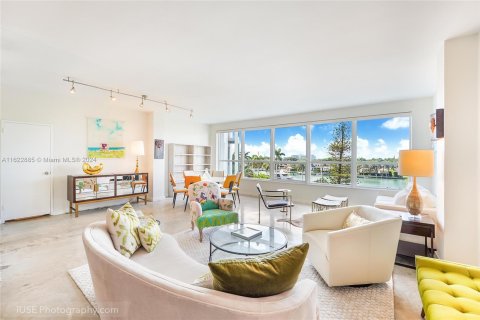 Copropriété à vendre à Miami Beach, Floride: 1 chambre, 119.19 m2 № 1271137 - photo 1