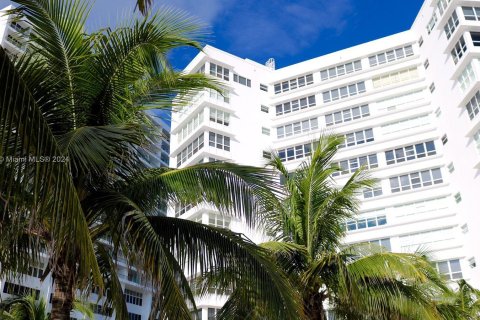 Copropriété à vendre à Miami Beach, Floride: 1 chambre, 119.19 m2 № 1271137 - photo 12