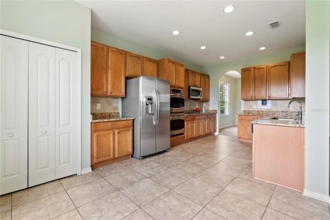 House in Land O' Lakes, Florida 5 bedrooms, 314.94 sq.m. № 1317979 - photo 7