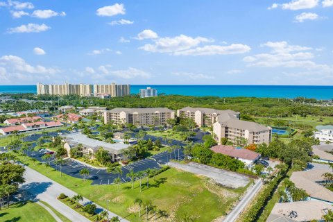 Condo in Jupiter, Florida, 1 bedroom  № 1116861 - photo 3