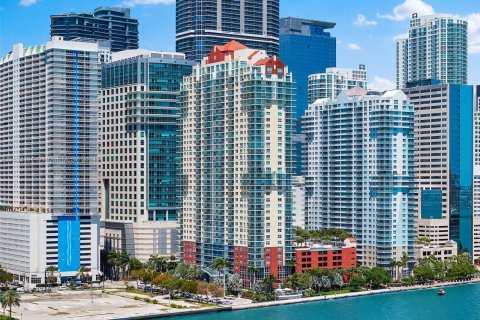 Condo in Miami, Florida, 1 bedroom  № 1294689 - photo 11