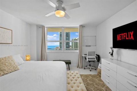 Condo in Miami, Florida, 1 bedroom  № 1294689 - photo 24