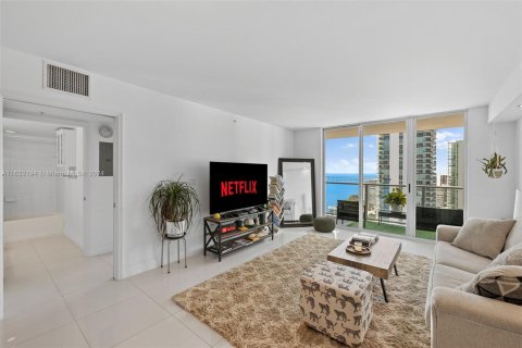 Condo in Miami, Florida, 1 bedroom  № 1294689 - photo 3