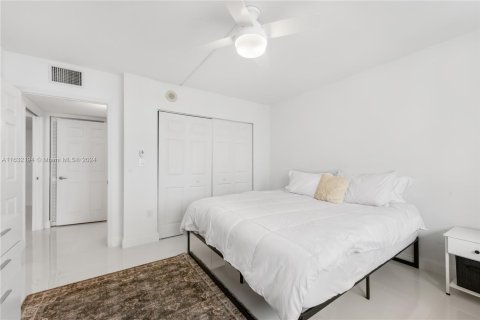 Condo in Miami, Florida, 1 bedroom  № 1294689 - photo 25