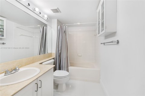 Condominio en alquiler en Miami, Florida, 1 dormitorio, 70.61 m2 № 1294689 - foto 26