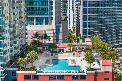 Condominio en alquiler en Miami, Florida, 1 dormitorio, 70.61 m2 № 1294689 - foto 14