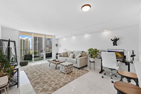 Condo in Miami, Florida, 1 bedroom  № 1294689 - photo 18