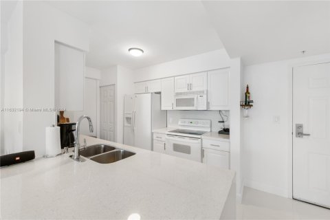 Condo in Miami, Florida, 1 bedroom  № 1294689 - photo 20